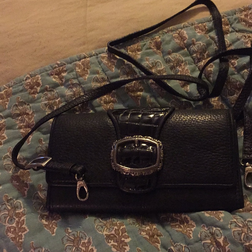 Wallet with removable strap to carry on shoulder